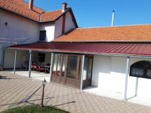 IMG-d6f755c1dee171275e752ad80fae36e5-V